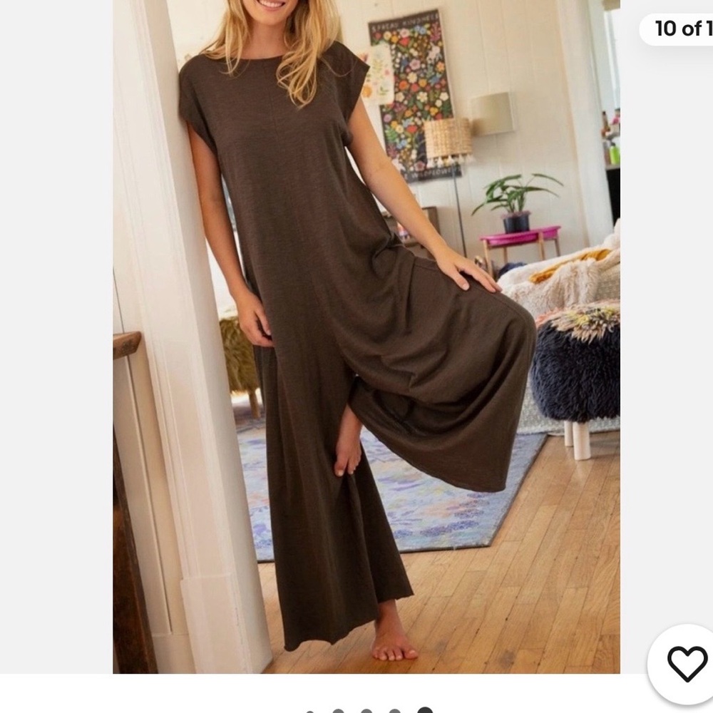 Simple Scoop Neck Sleeveless Top in olive green
